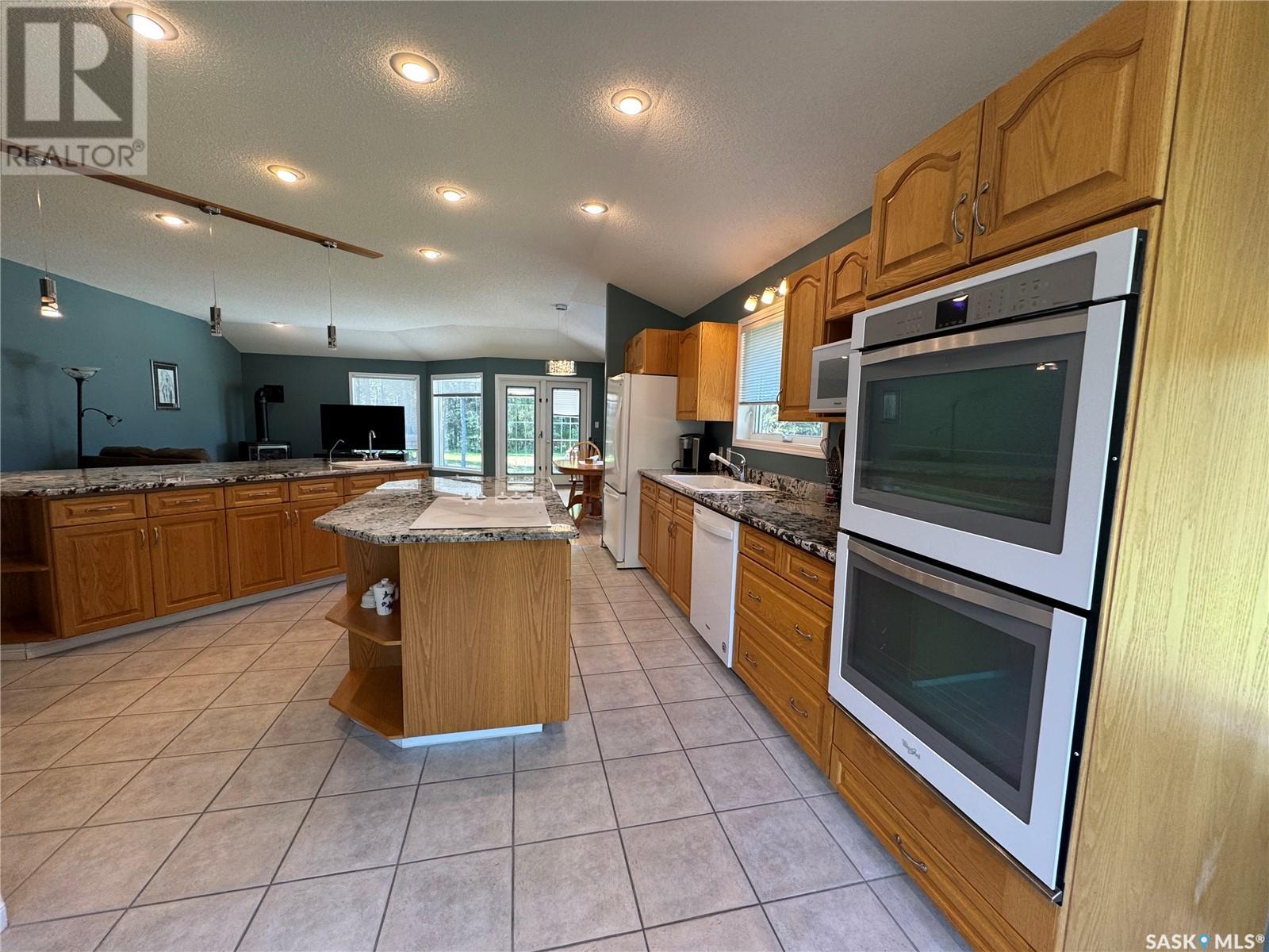 1105 Halpin Place, Hudson Bay, Saskatchewan  S0E 0Y0 - Photo 7 - SK011057