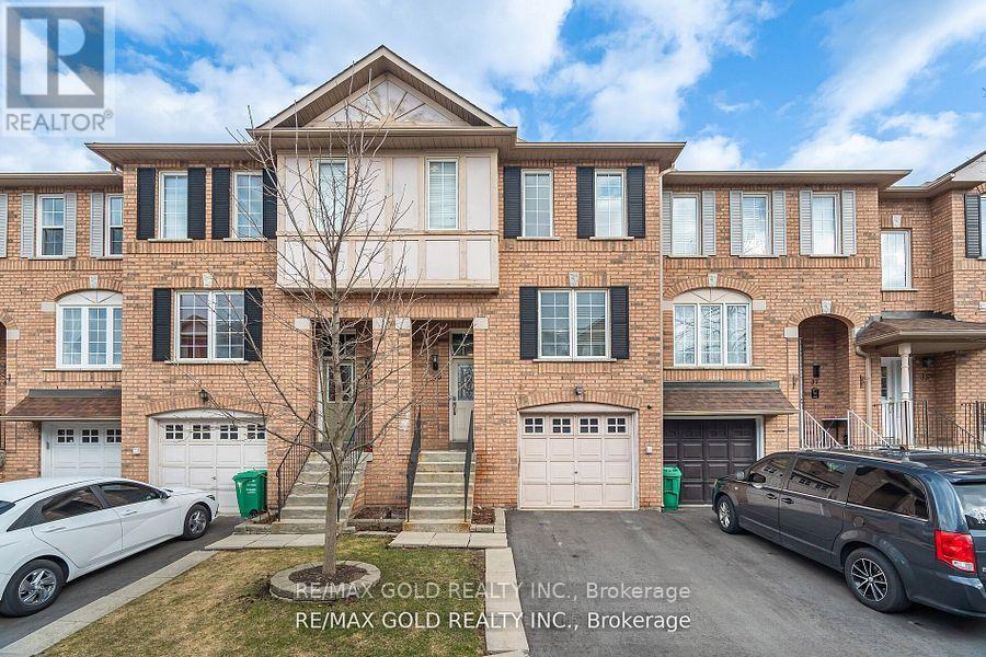 39 - 2 Claybrick Court, Brampton, Ontario  L6V 4M7 - Photo 1 - W12252041
