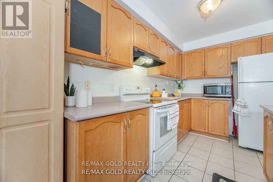 39 - 2 Claybrick Court, Brampton, Ontario  L6V 4M7 - Photo 16 - W12252041