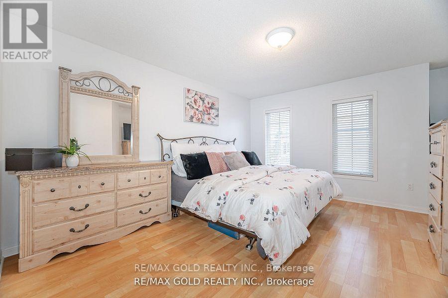 39 - 2 Claybrick Court, Brampton, Ontario  L6V 4M7 - Photo 22 - W12252041