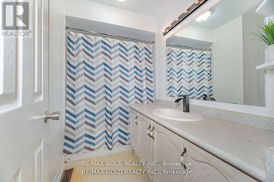 39 - 2 Claybrick Court, Brampton, Ontario  L6V 4M7 - Photo 25 - W12252041