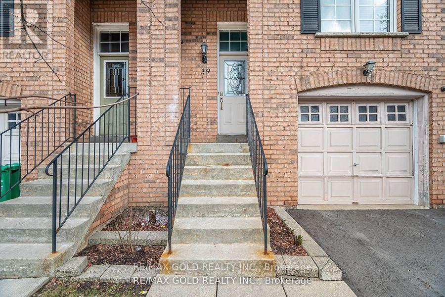 39 - 2 Claybrick Court, Brampton, Ontario  L6V 4M7 - Photo 3 - W12252041