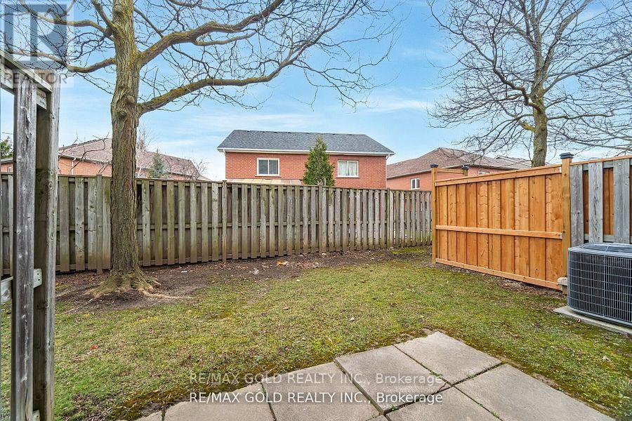 39 - 2 Claybrick Court, Brampton, Ontario  L6V 4M7 - Photo 33 - W12252041
