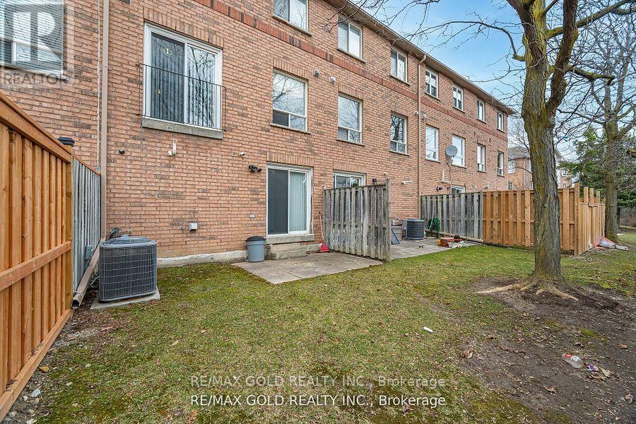 39 - 2 Claybrick Court, Brampton, Ontario  L6V 4M7 - Photo 35 - W12252041