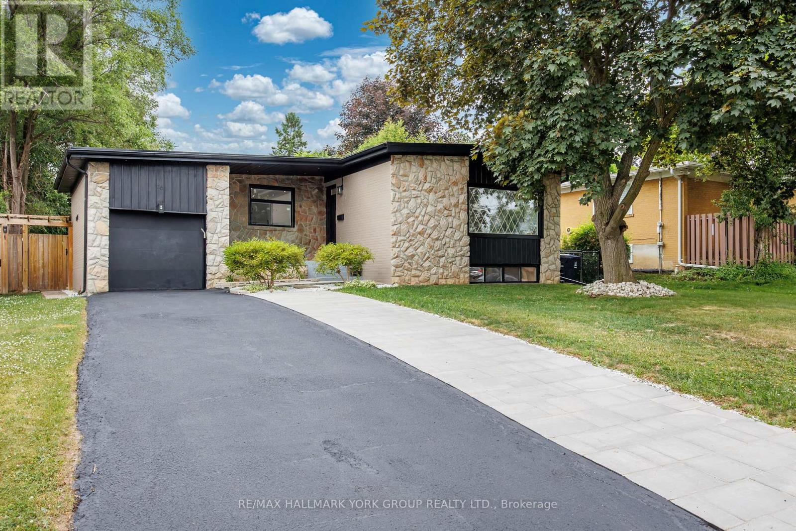 Property at 16 FLORIDA CRESCENT image 2
