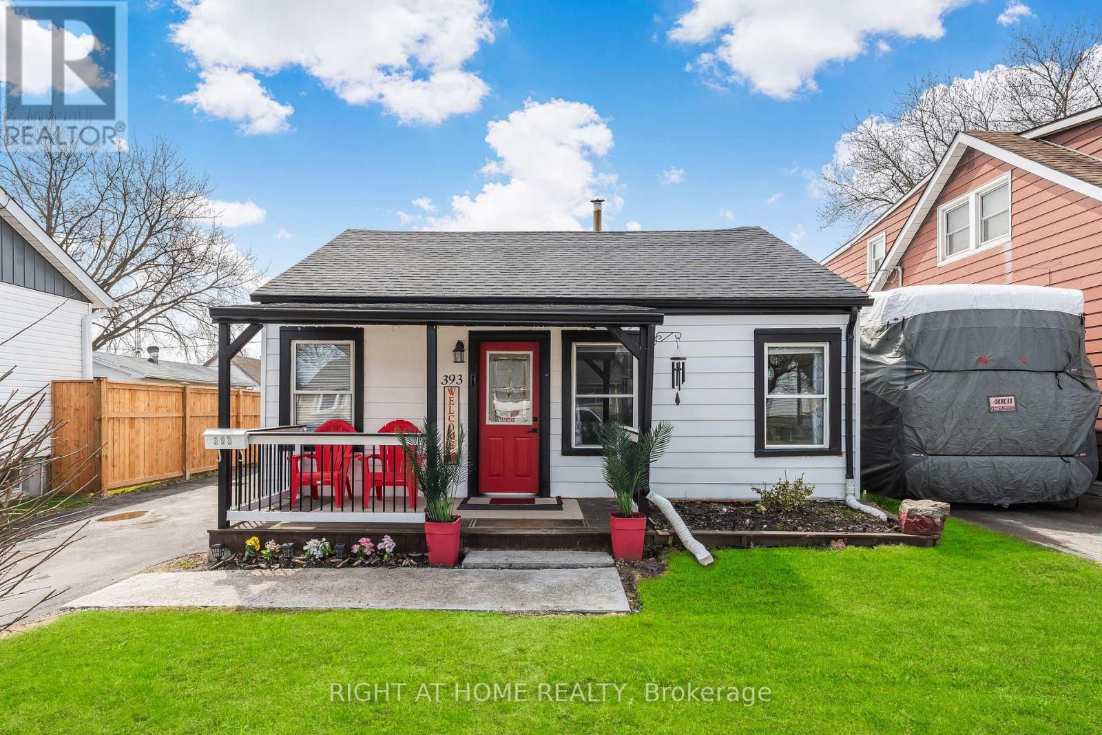 393 Victory Avenue, Welland, Ontario  L3B 4Z8 - Photo 1 - X12252079