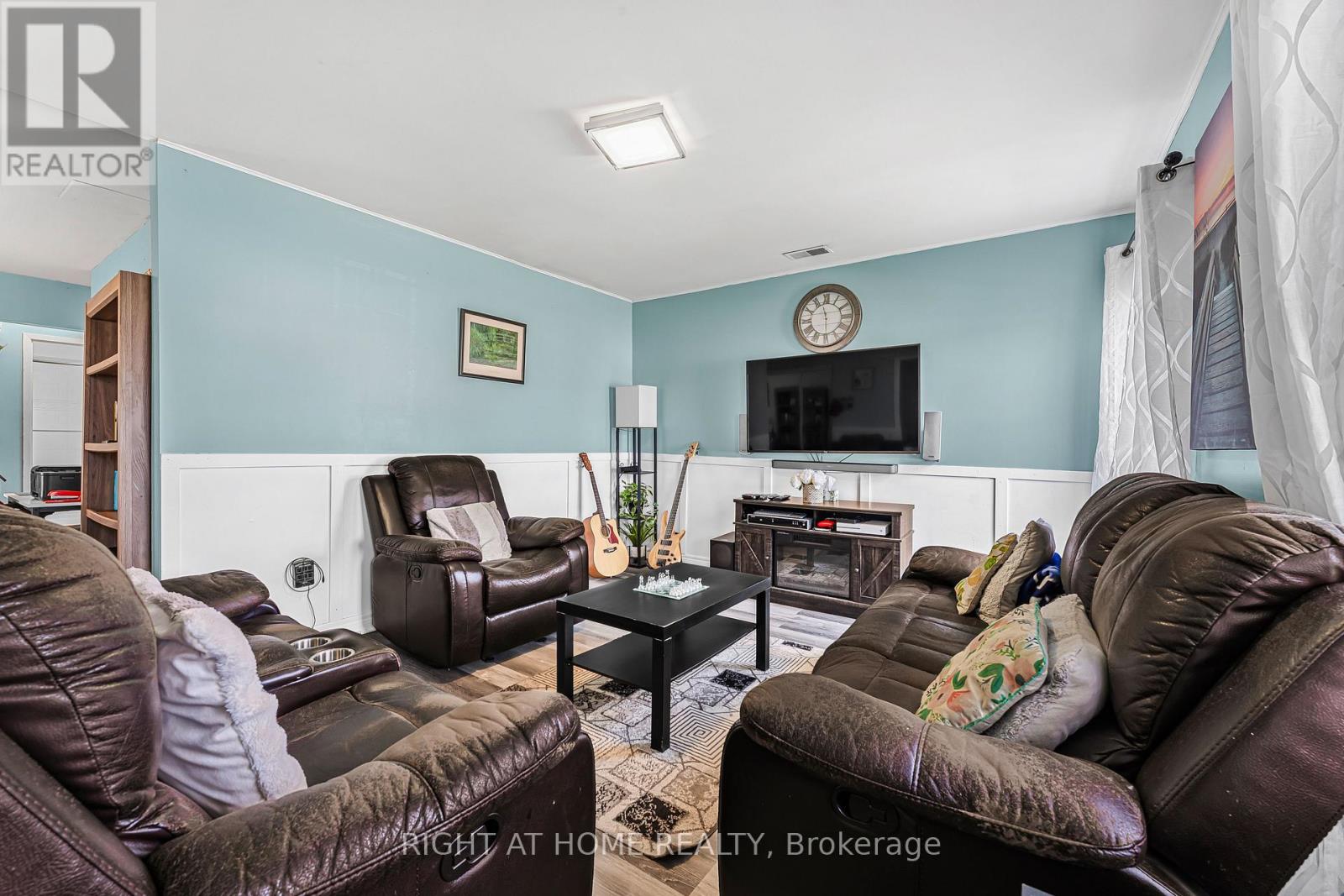 393 Victory Avenue, Welland, Ontario  L3B 4Z8 - Photo 3 - X12252079