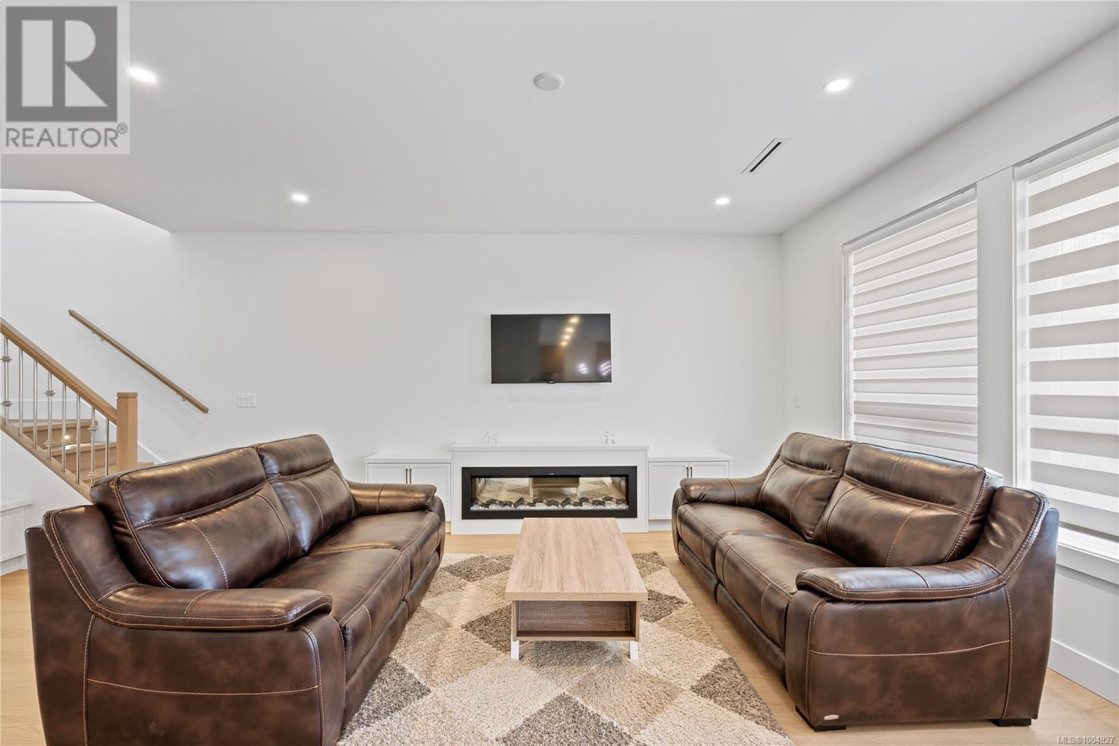 Property at 2350 Swallow Pl image 4