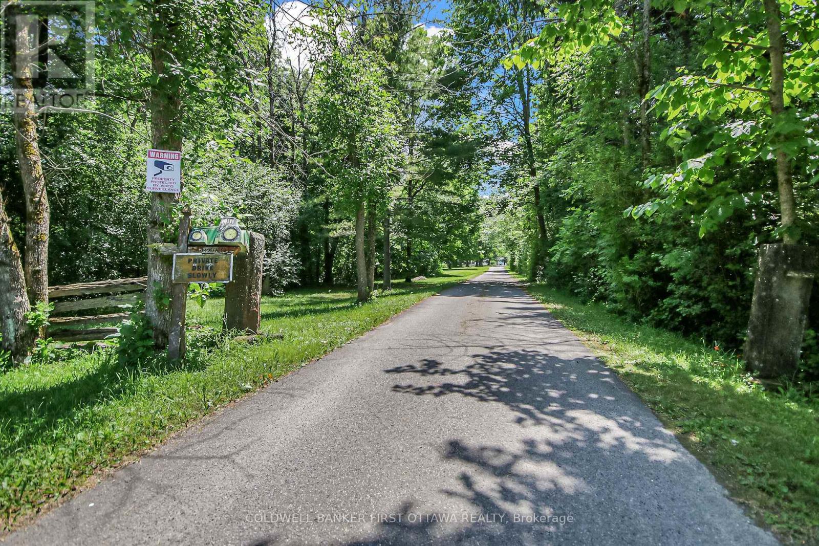 100 Loch End Road, Beckwith, Ontario  K7C 0S9 - Photo 5 - X12252119