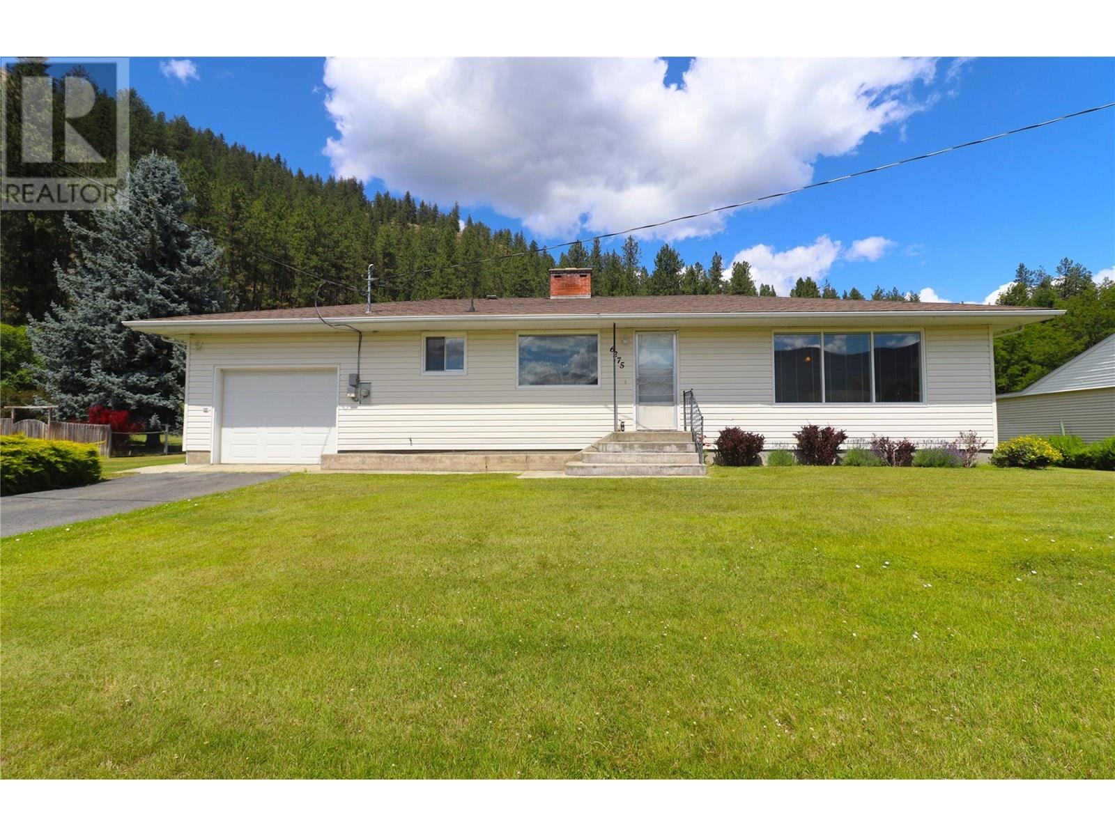 6275 College Road, Grand Forks, British Columbia