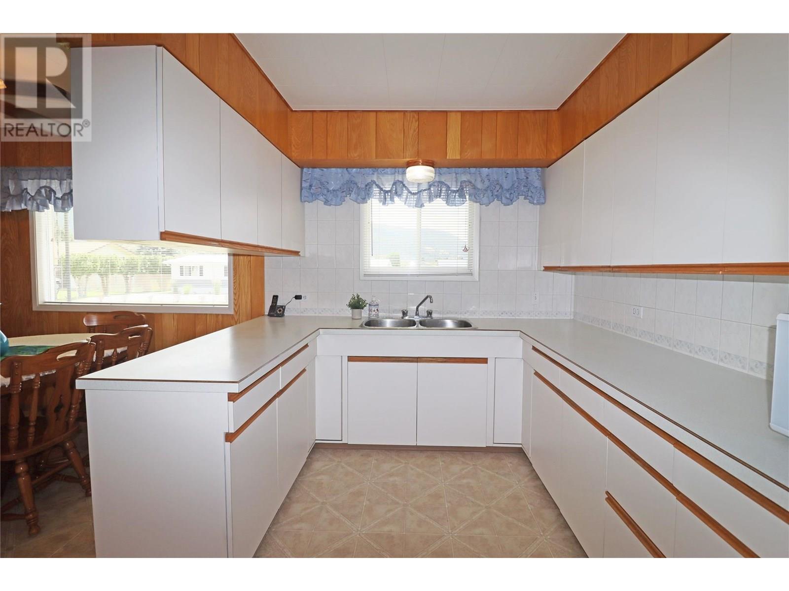 6275 College Road, Grand Forks, British Columbia  V0H 1H2 - Photo 11 - 10354049