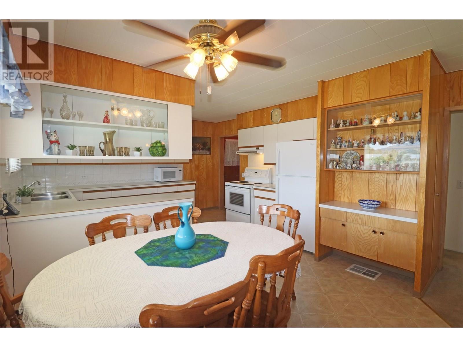 6275 College Road, Grand Forks, British Columbia  V0H 1H2 - Photo 12 - 10354049