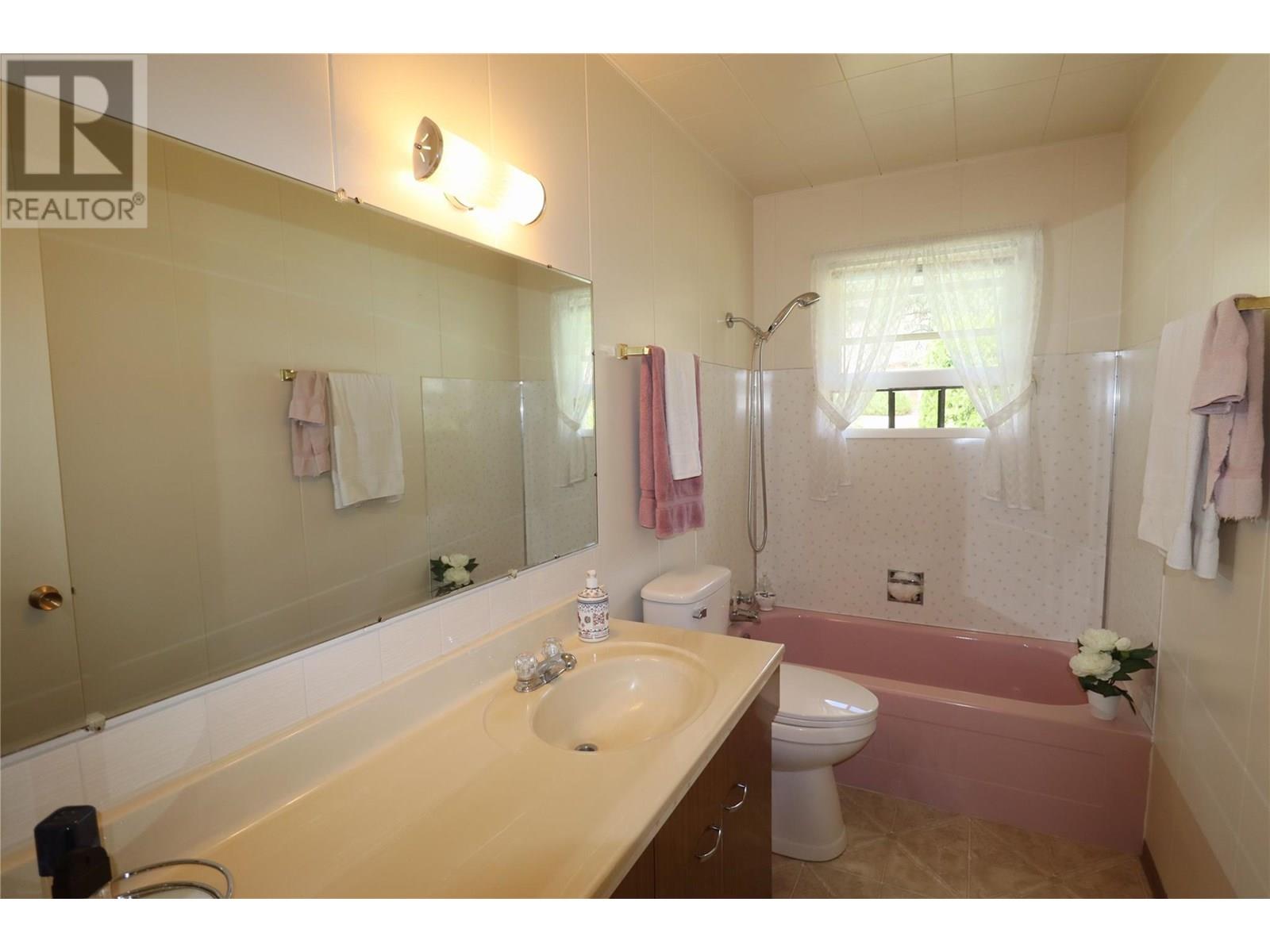 6275 College Road, Grand Forks, British Columbia  V0H 1H2 - Photo 21 - 10354049