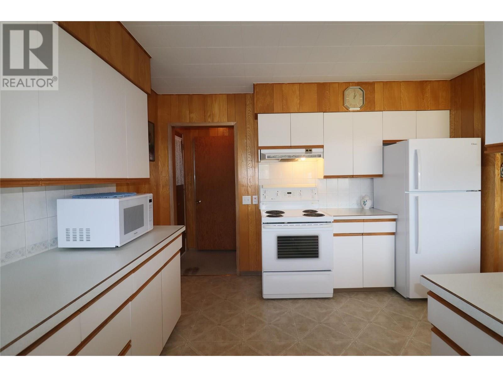 6275 College Road, Grand Forks, British Columbia  V0H 1H2 - Photo 9 - 10354049