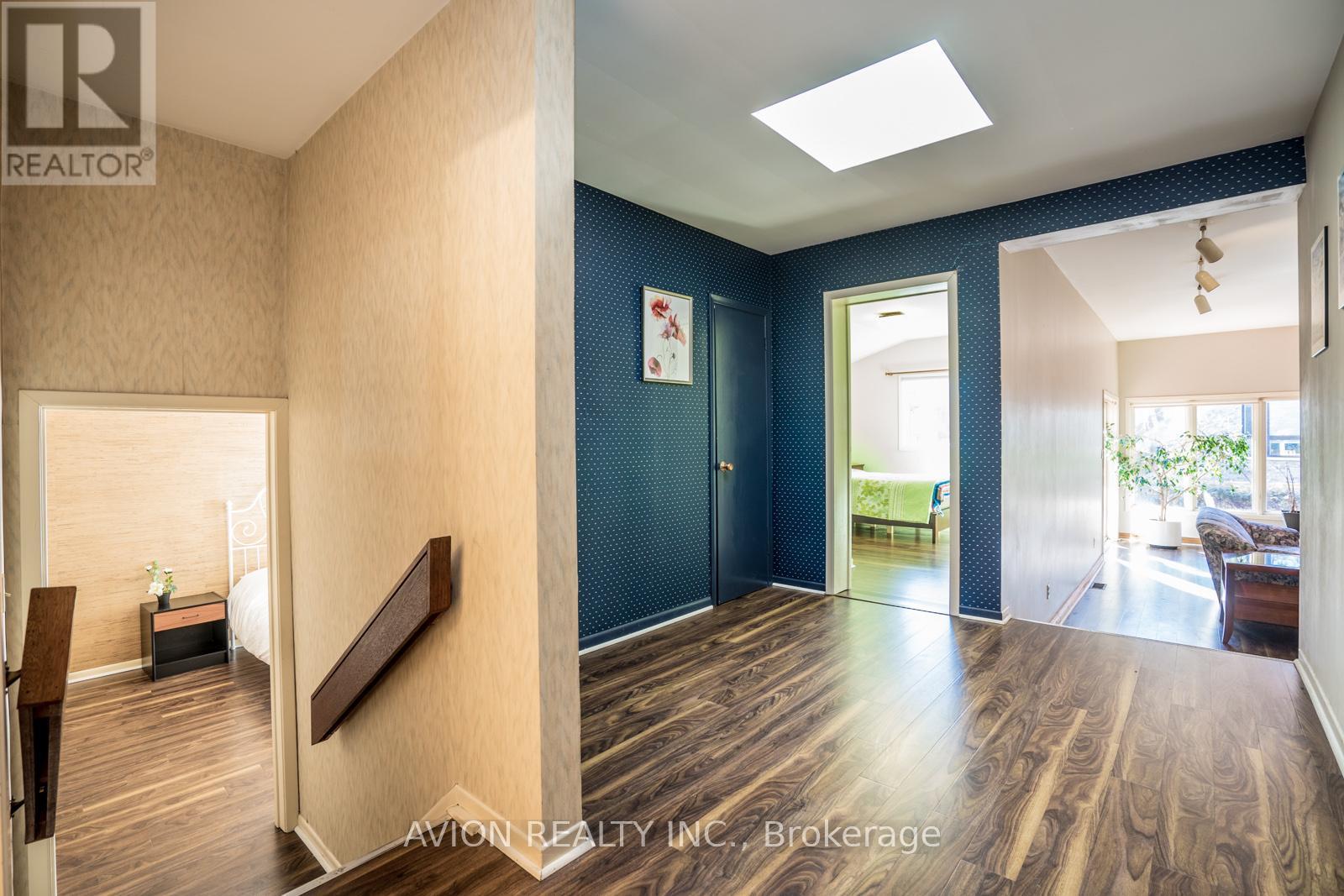 Property at 215 DUNVIEW AVENUE image 4