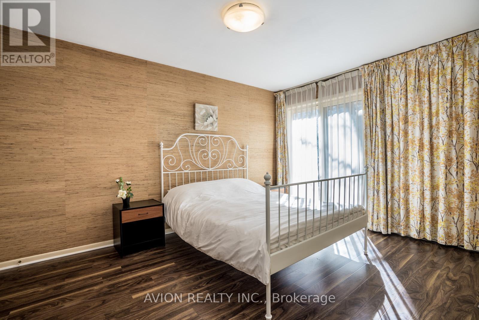 Property at 215 DUNVIEW AVENUE image 5