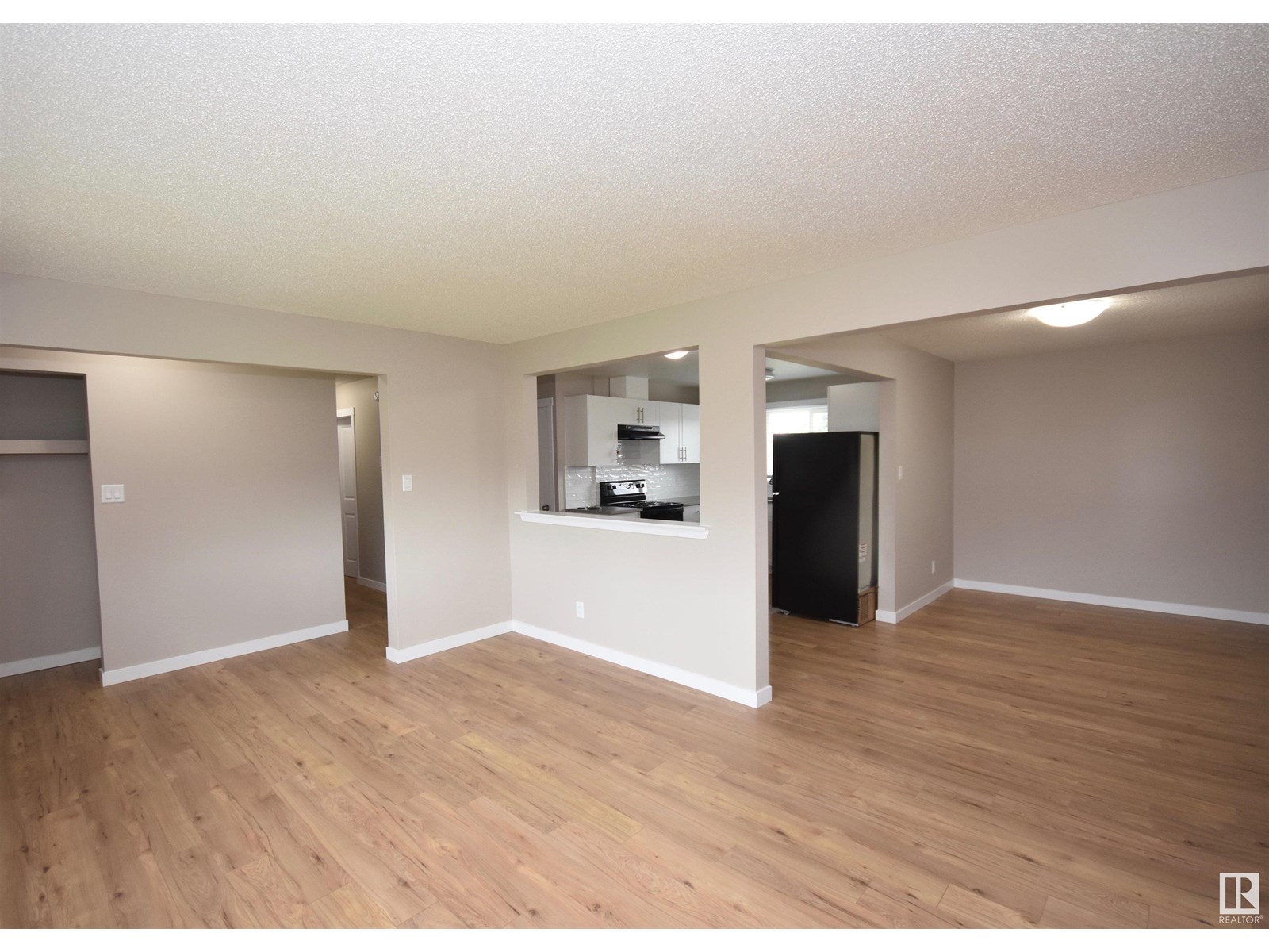 Property at 13527 70 ST NW image 5
