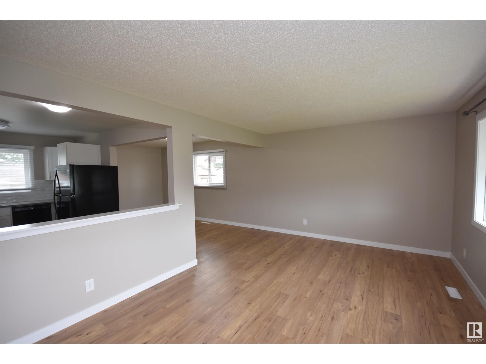 Property at 13527 70 ST NW image 4