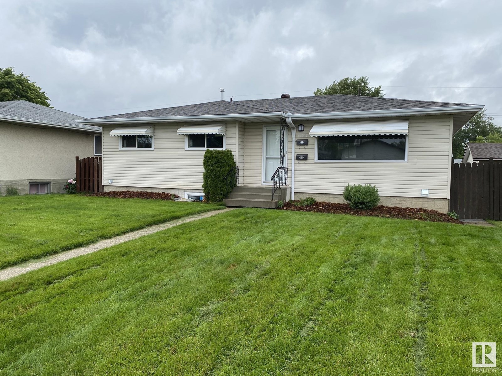 Property at 13527 70 ST NW image 1