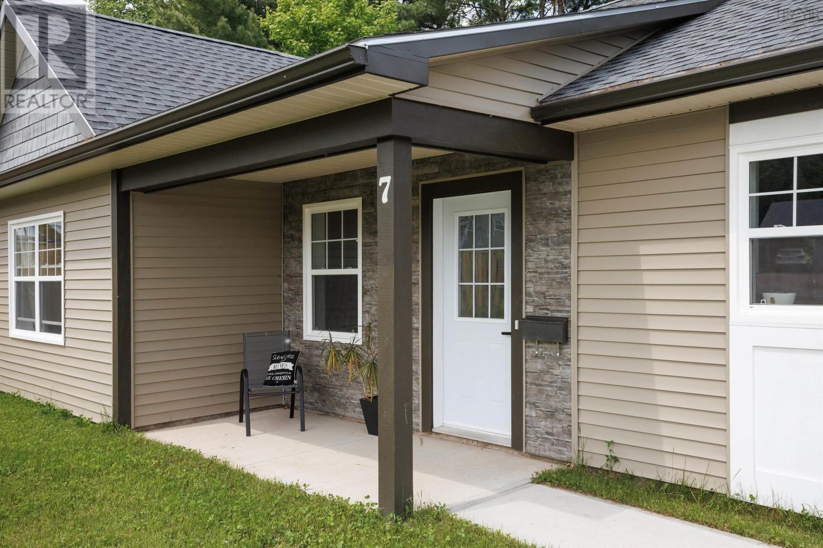 Property at 7 Daphne Court image 4