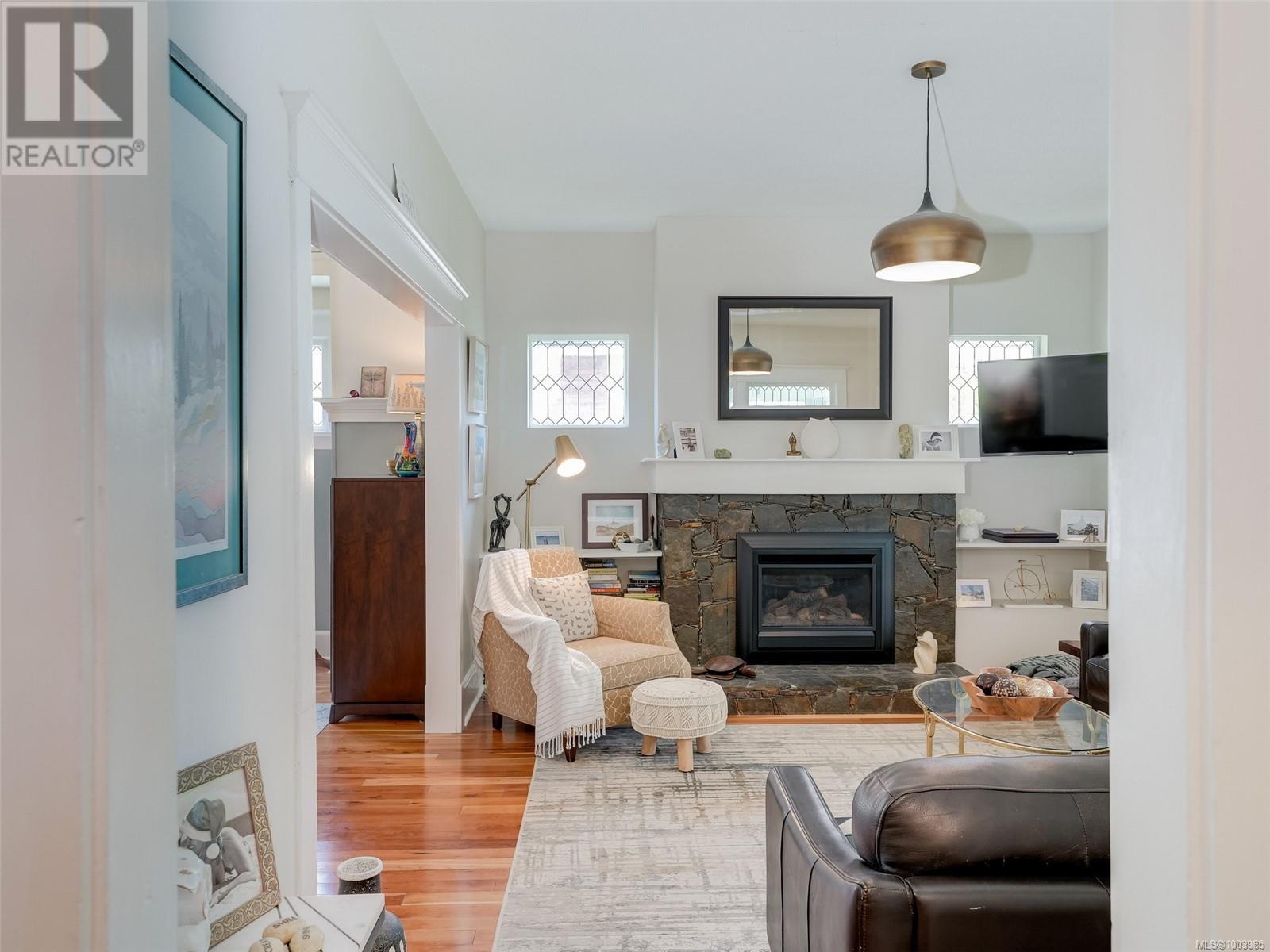 Property at 1803 DAVIE St image 4