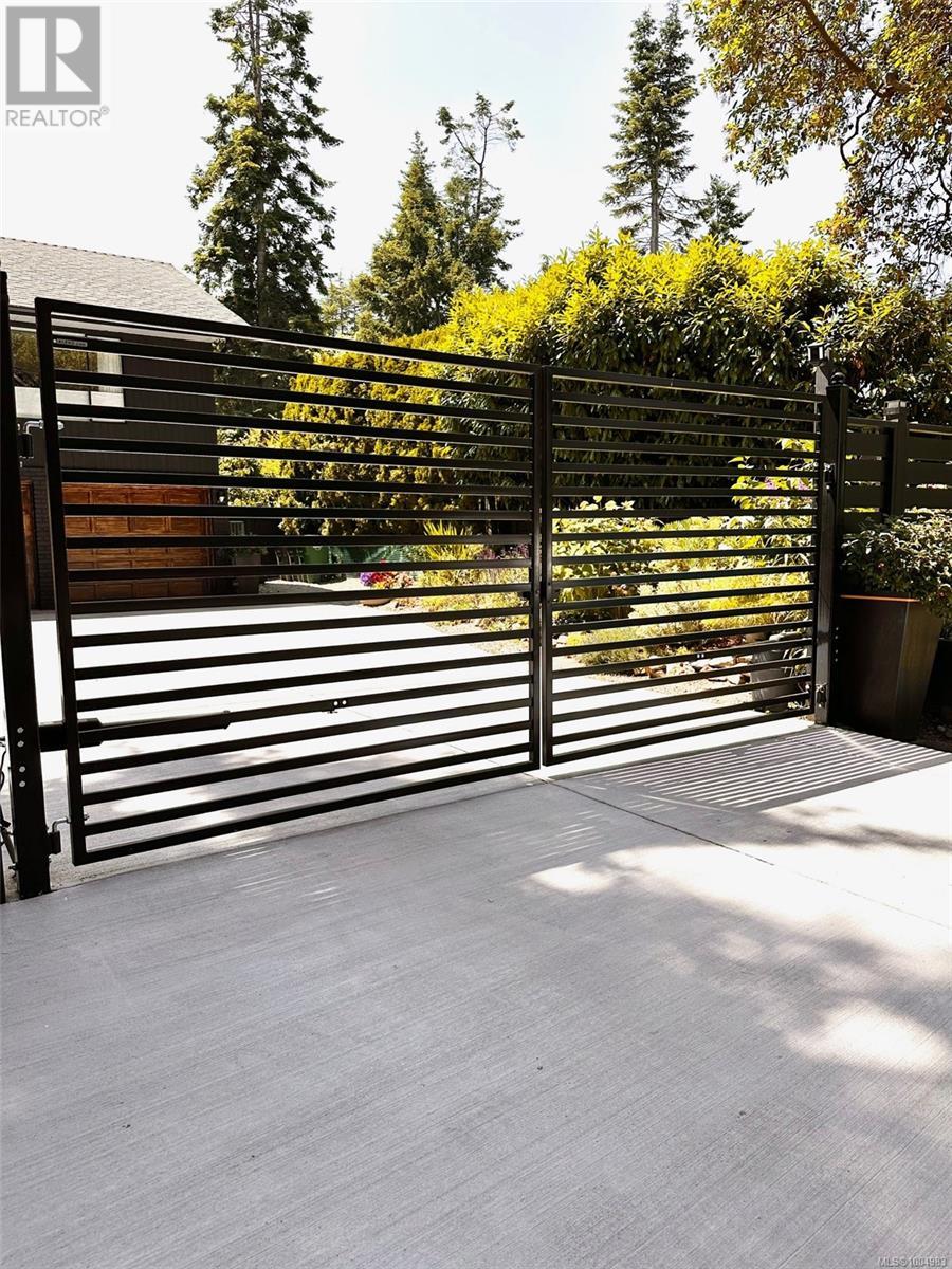 Property at 1941 Appleton Pl image 4