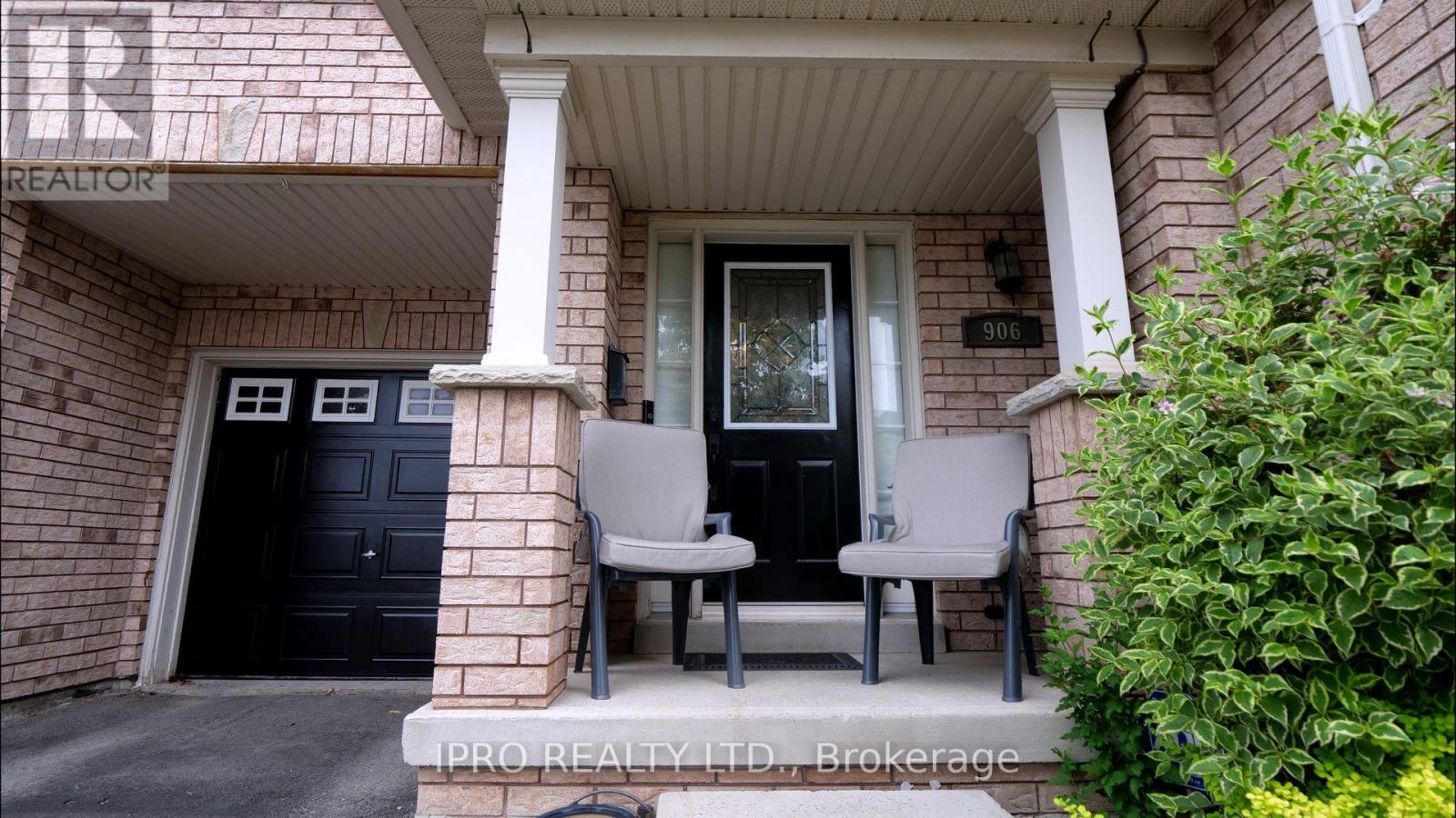Property at 906 BOURNE CRESCENT image 2