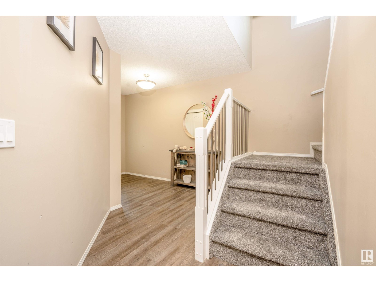 Property at 14 santana cres image 2