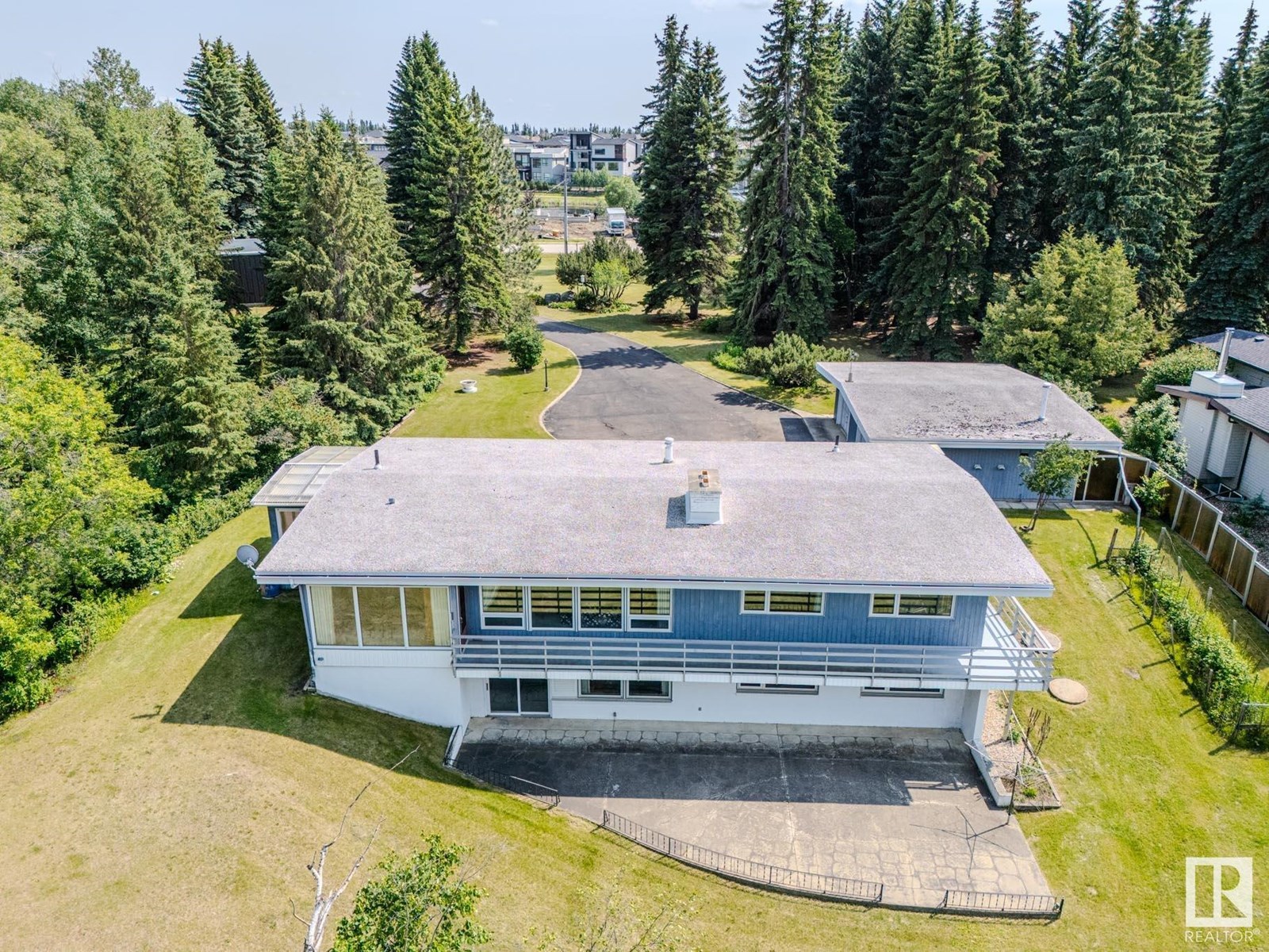 Property at 140 WINDERMERE DR NW image 2