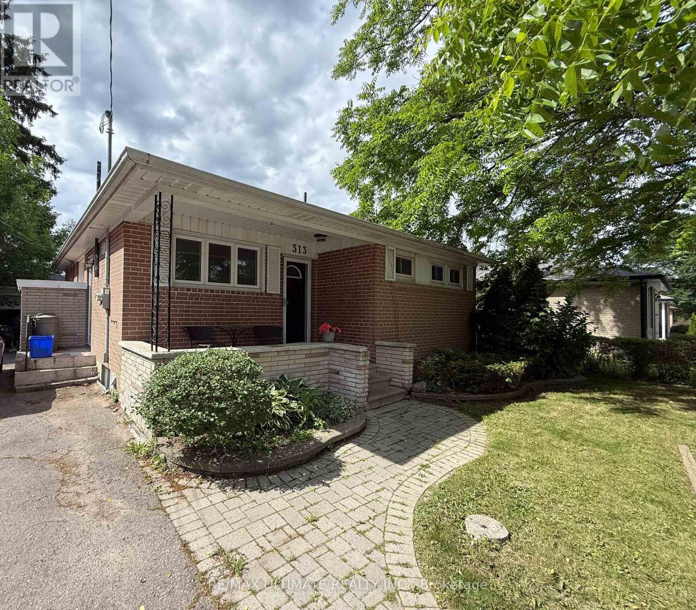Property at 313 ROSSLAND ROAD W image 1