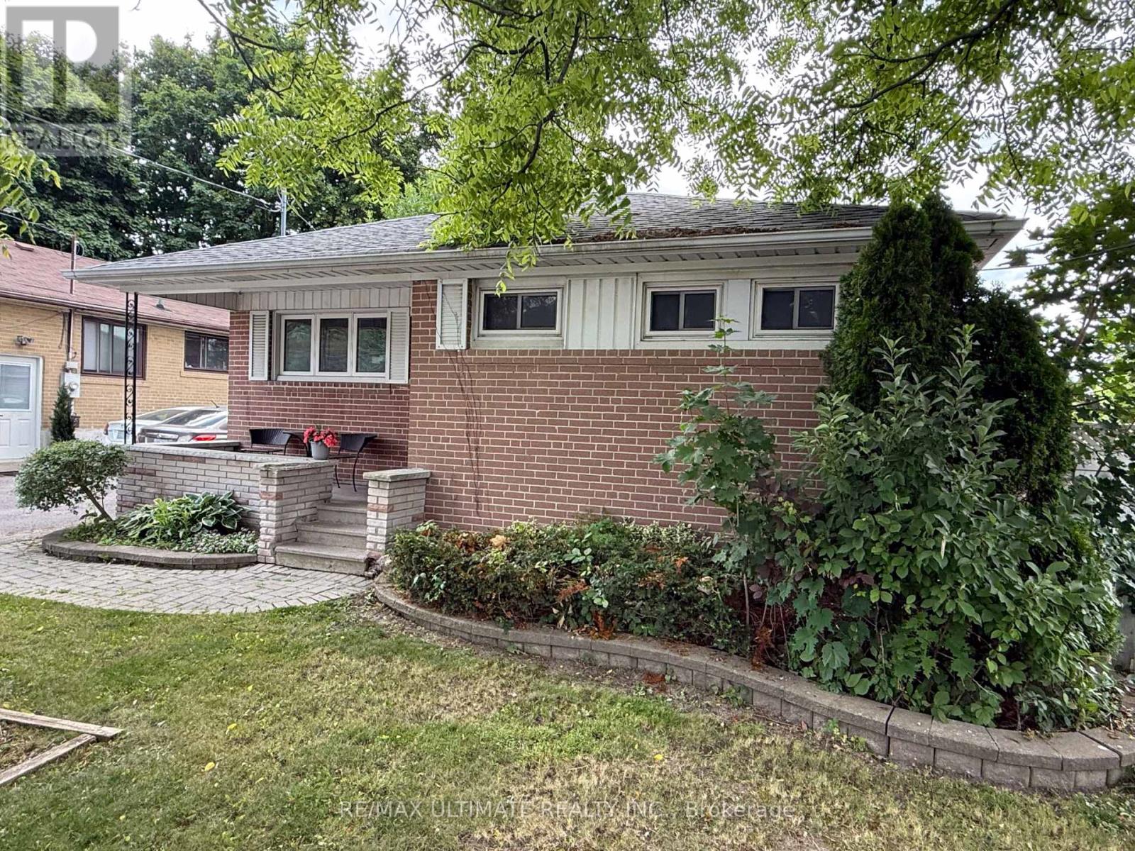Property at 313 ROSSLAND ROAD W image 3