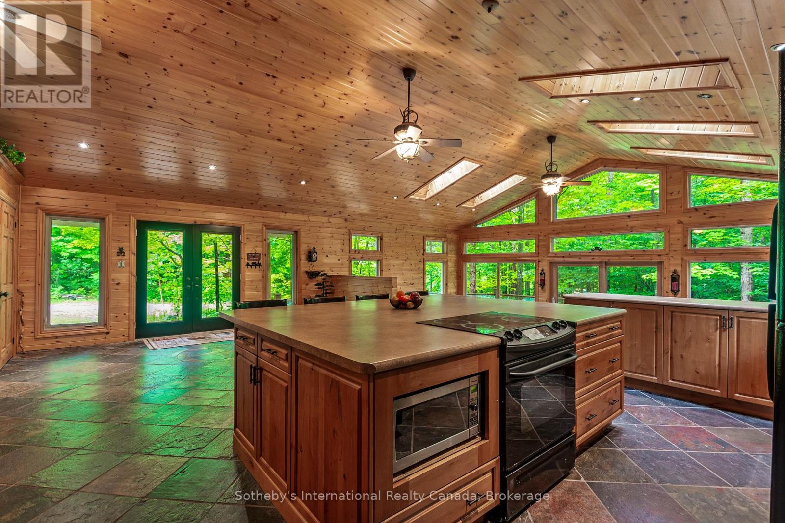 4 Amik Lane, Christian Island 30 (Beausoleil First Nation), Ontario  L9M 0A9 - Photo 5 - S12216392