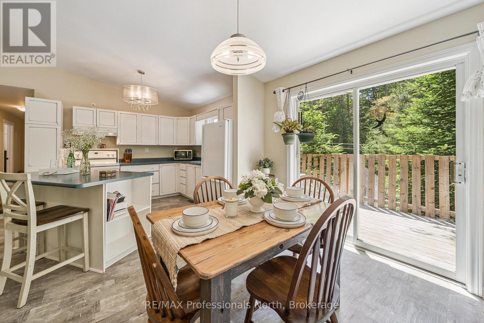 504 South Waseosa Lake Road, Huntsville, Ontario  P1H 2N5 - Photo 10 - X12249335