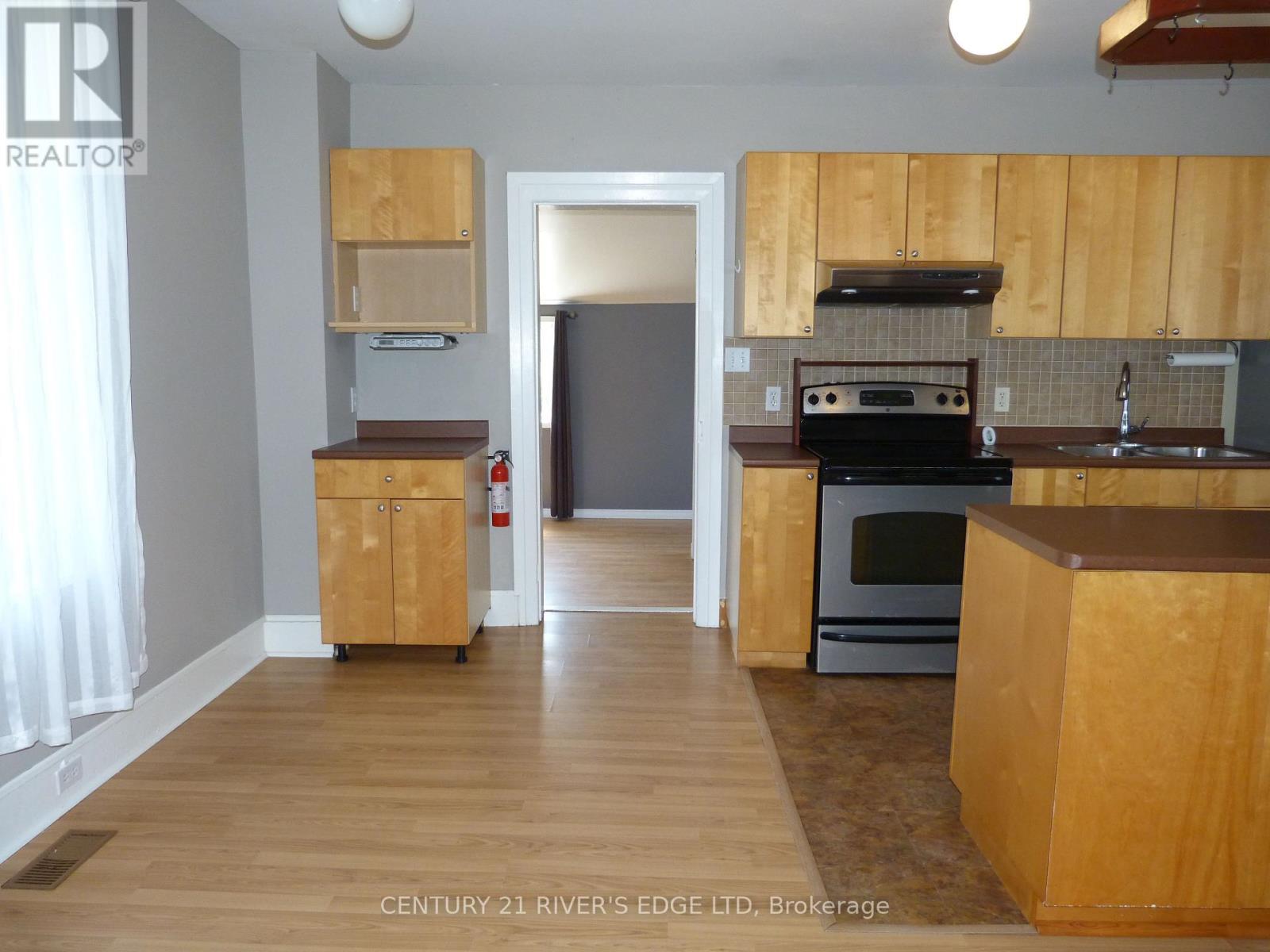 468 Gladstone Street N, North Dundas, Ontario  K0C 2K0 - Photo 3 - X12252311