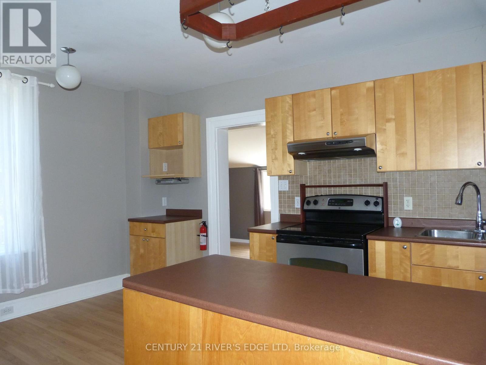468 Gladstone Street N, North Dundas, Ontario  K0C 2K0 - Photo 4 - X12252311