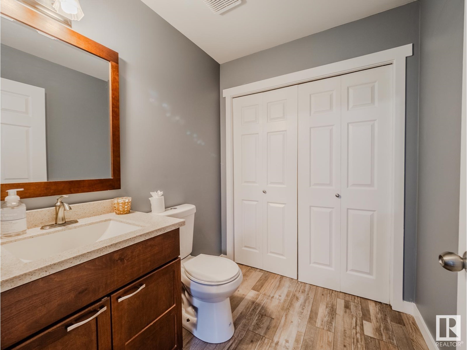 Property at 4302 43 AV image 3