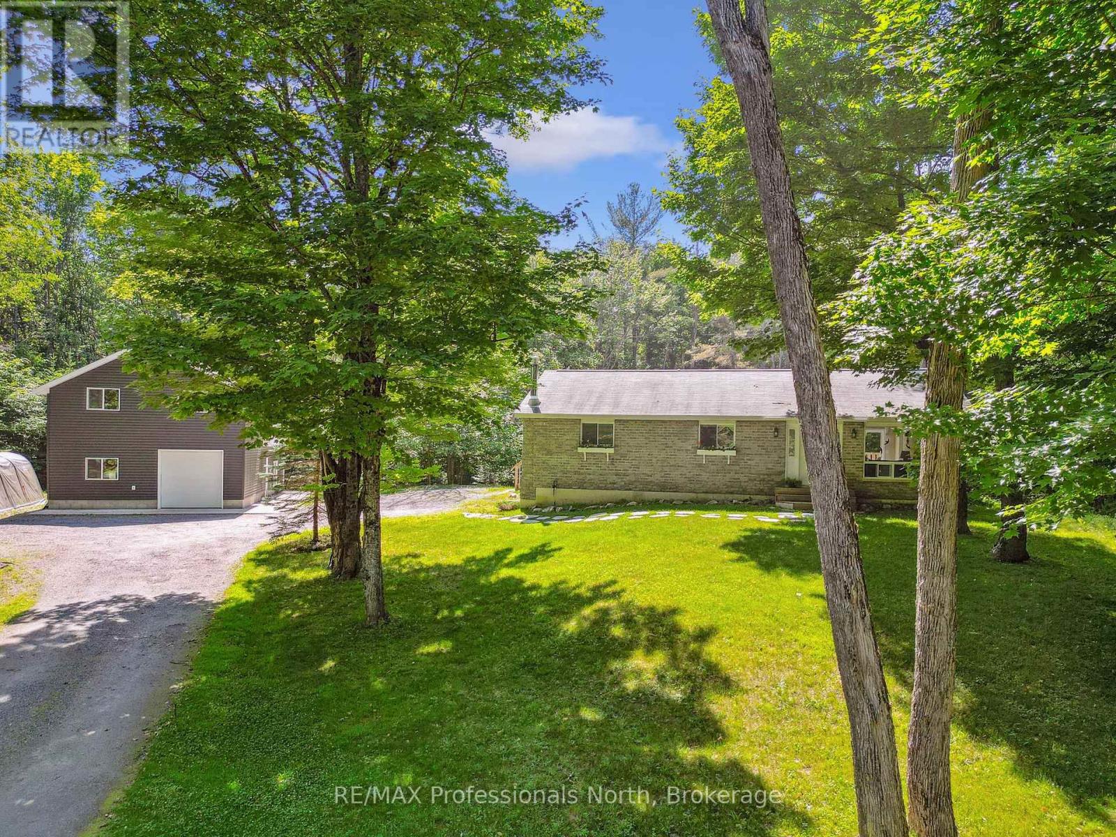 504 South Waseosa Lake Road, Huntsville, Ontario  P1H 2N5 - Photo 38 - X12249335