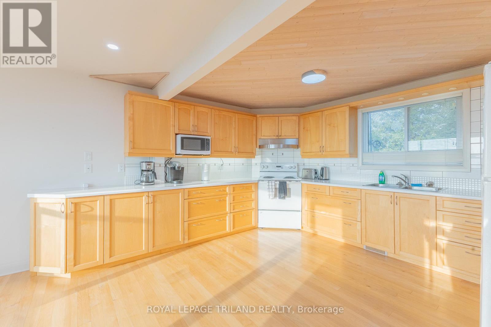 71899 Sunridge Crescent, Bluewater, Ontario  N0M 1N0 - Photo 20 - X12252353