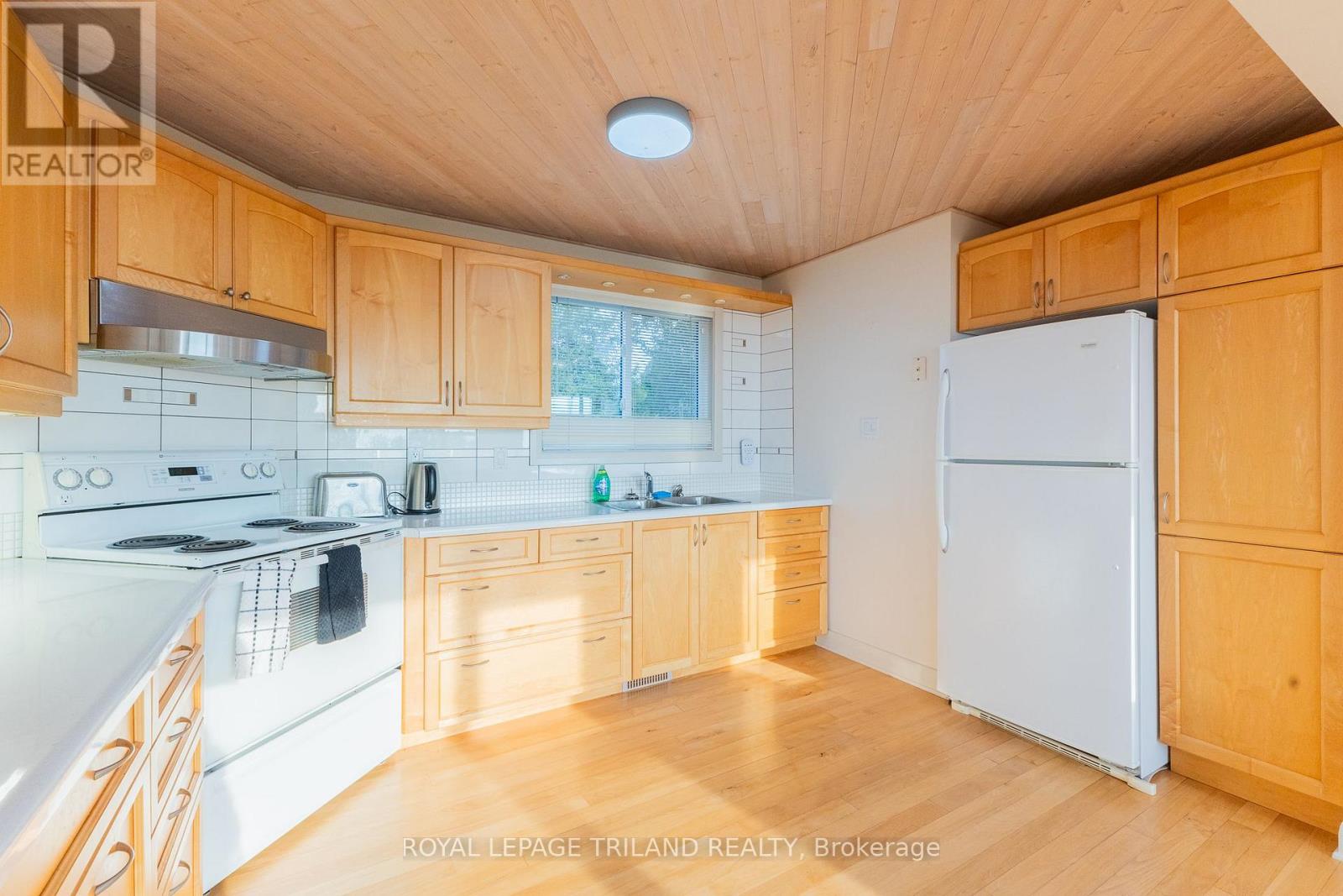 71899 Sunridge Crescent, Bluewater, Ontario  N0M 1N0 - Photo 22 - X12252353