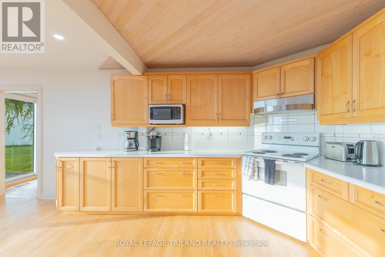 71899 Sunridge Crescent, Bluewater, Ontario  N0M 1N0 - Photo 23 - X12252353