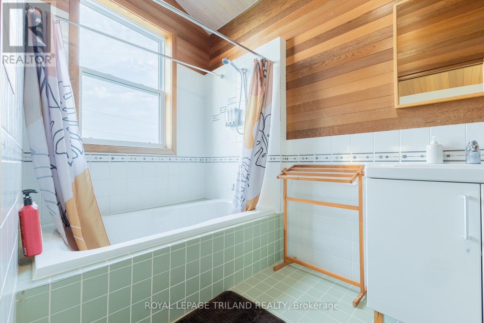 71899 Sunridge Crescent, Bluewater, Ontario  N0M 1N0 - Photo 29 - X12252353