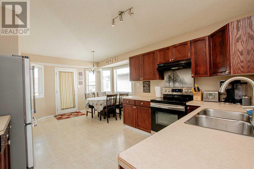 Property at 6022 88 Street image 4