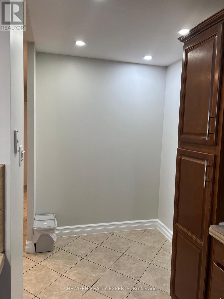 Uph #12 - 550 Webb Drive, Mississauga, Ontario  L5B 3Y4 - Photo 13 - W12252367