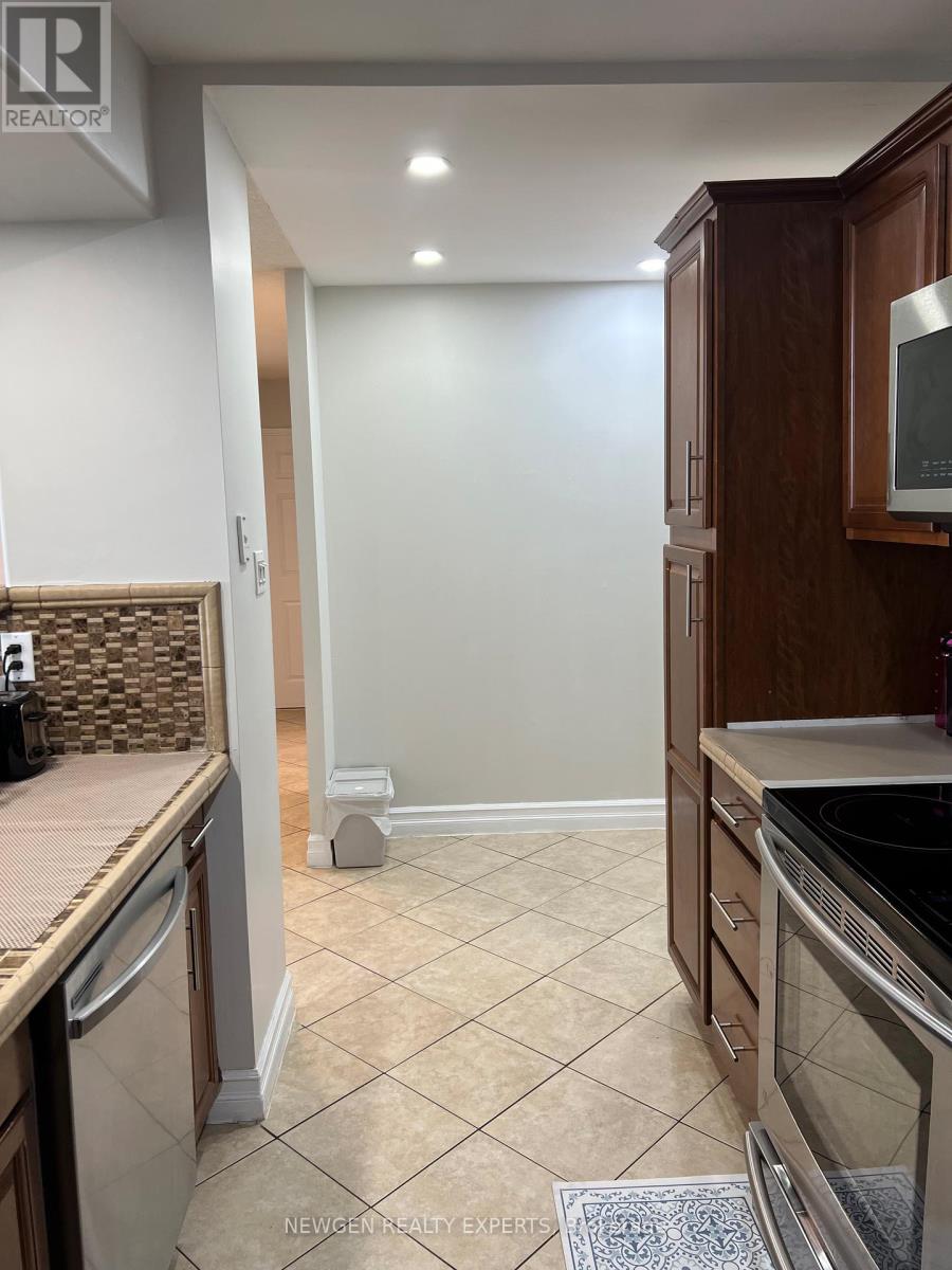 Uph #12 - 550 Webb Drive, Mississauga, Ontario  L5B 3Y4 - Photo 14 - W12252367
