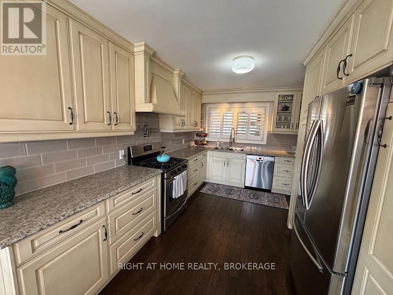Property at 57 METCALFE STREET S image 3