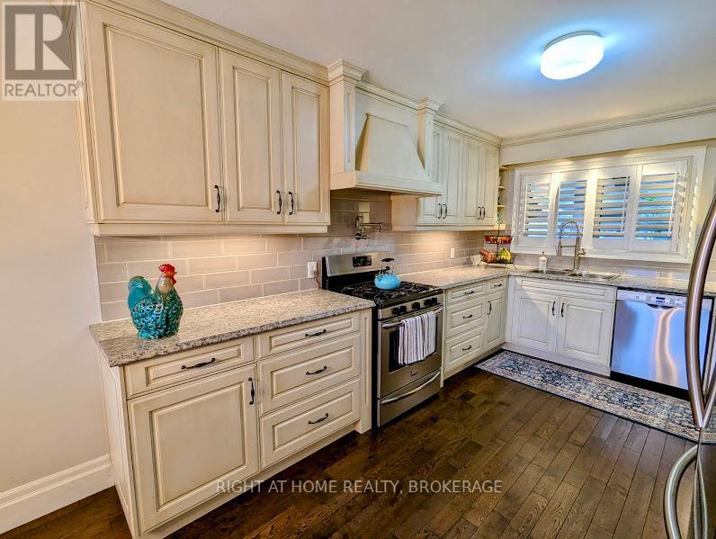 Property at 57 METCALFE STREET S image 4