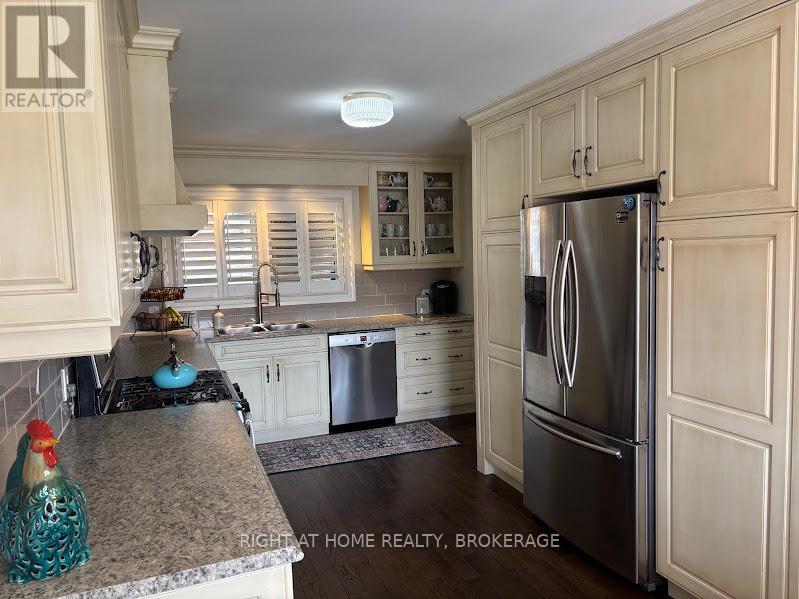 Property at 57 METCALFE STREET S image 5