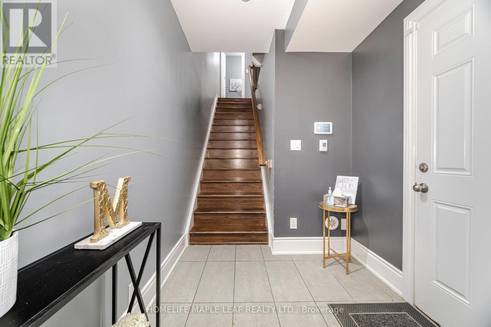 Property at 2094 QUEENSBOROUGH GATE image 3