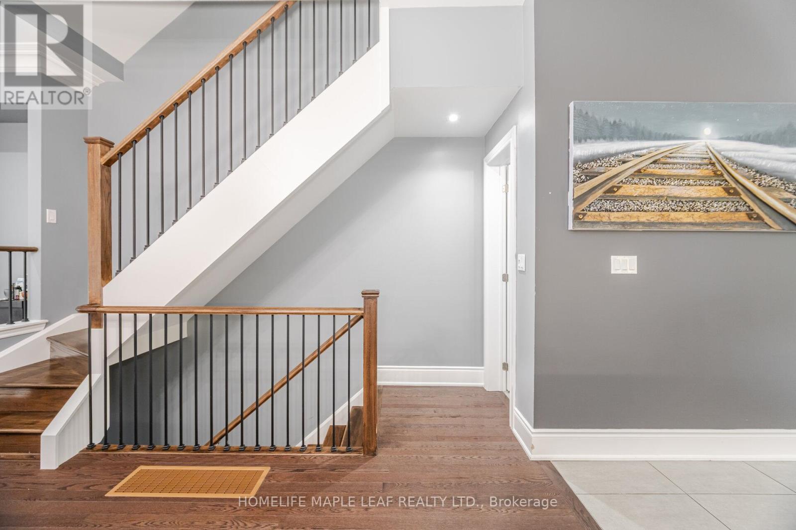 Property at 2094 QUEENSBOROUGH GATE image 4