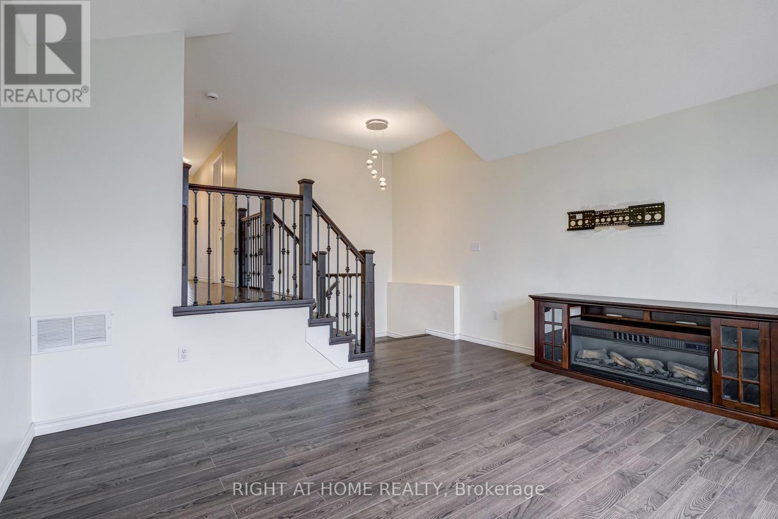 131 Peach Blossom Crescent, Kitchener, Ontario  N2E 3Z7 - Photo 10 - X12252395